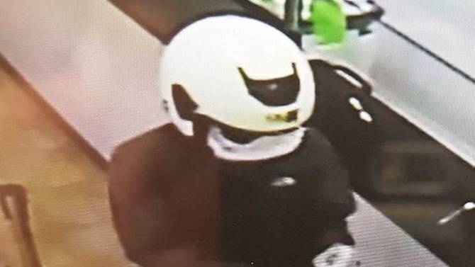 Cuop tien o Singapore roi dung xe dap bo tron hinh anh