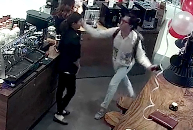 Khánh Casa tát nhân viên ở Saigon Centre ảnh 1 Khanh Casa tat nhan vien o Saigon Centre anh 1