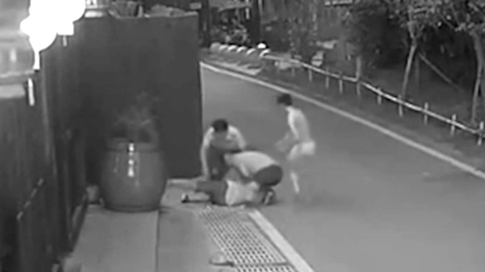 Be trai Trung Quoc duoc giai cuu khoi ten cuop hinh anh