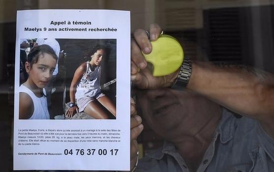 Hon 100 canh sat tim kiem be gai Phap mat tich bi an o dam cuoi hinh anh