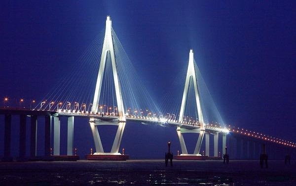 10 cay cau vuot bien dai nhat the gioi hinh anh