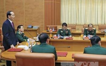 Chu tich nuoc lam viec voi lanh dao Bo Quoc phong hinh anh