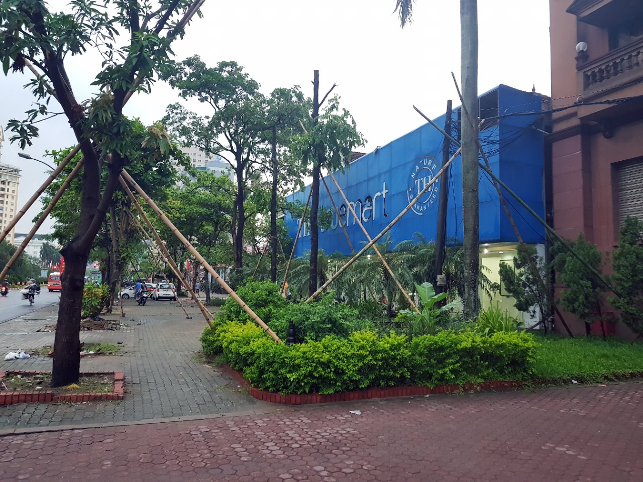 Người dân miền Trung chống chọi với bão số 10 ảnh 11 Nguoi dan mien Trung chong choi voi bao so 10 anh 11