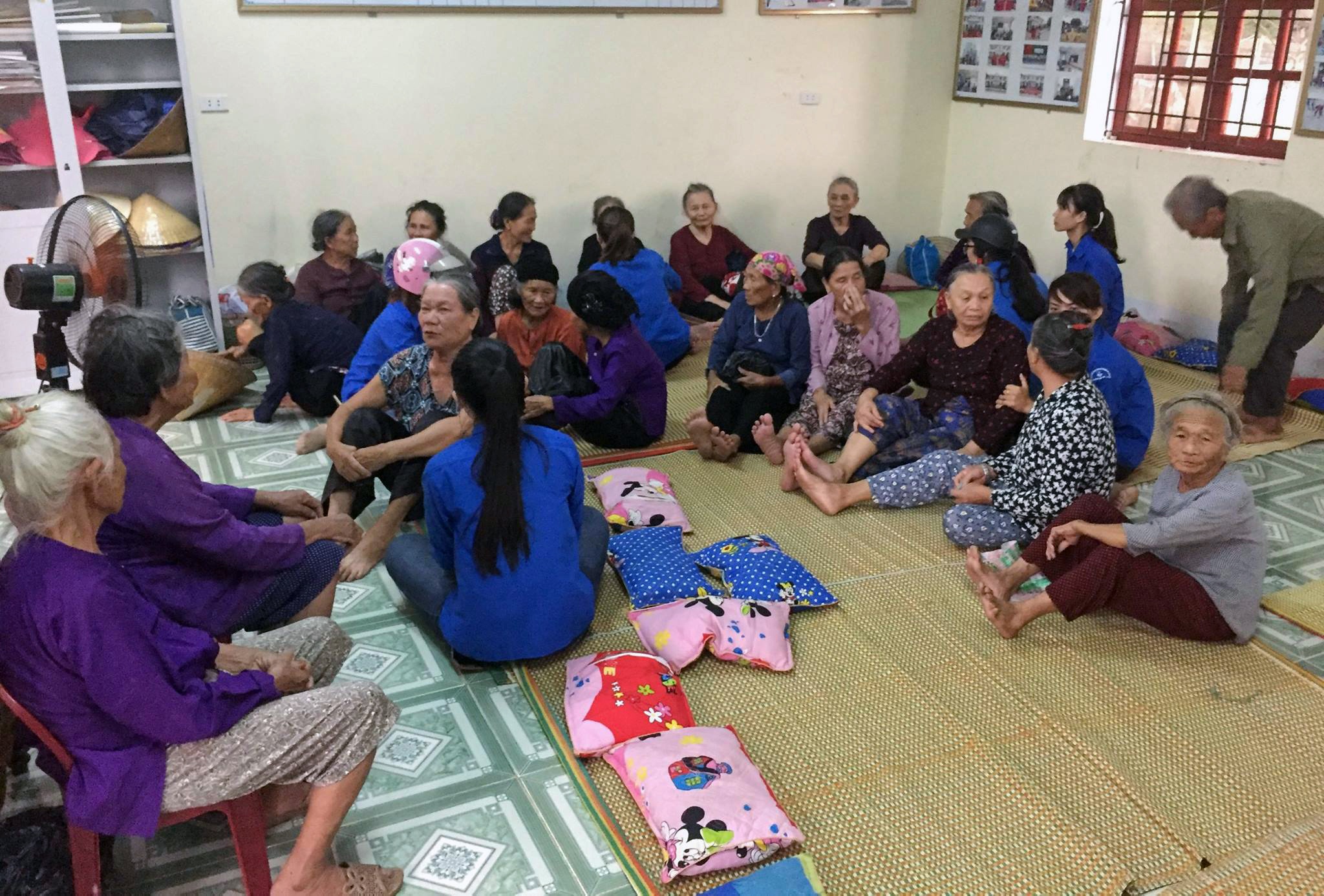 Người dân miền Trung chống chọi với bão số 10 ảnh 13 Nguoi dan mien Trung chong choi voi bao so 10 anh 13