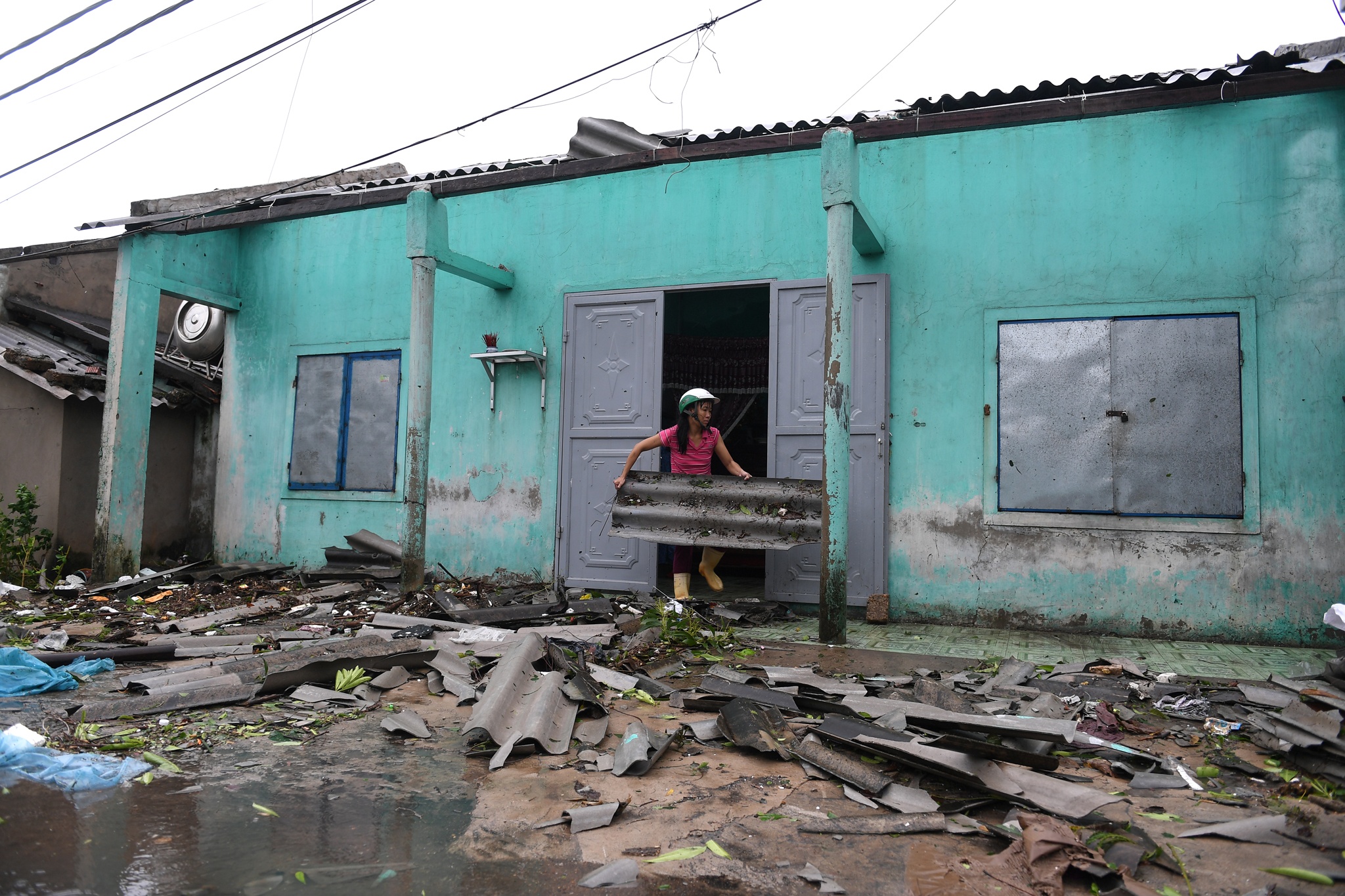 Thiet hai sau bao so 10 anh 10