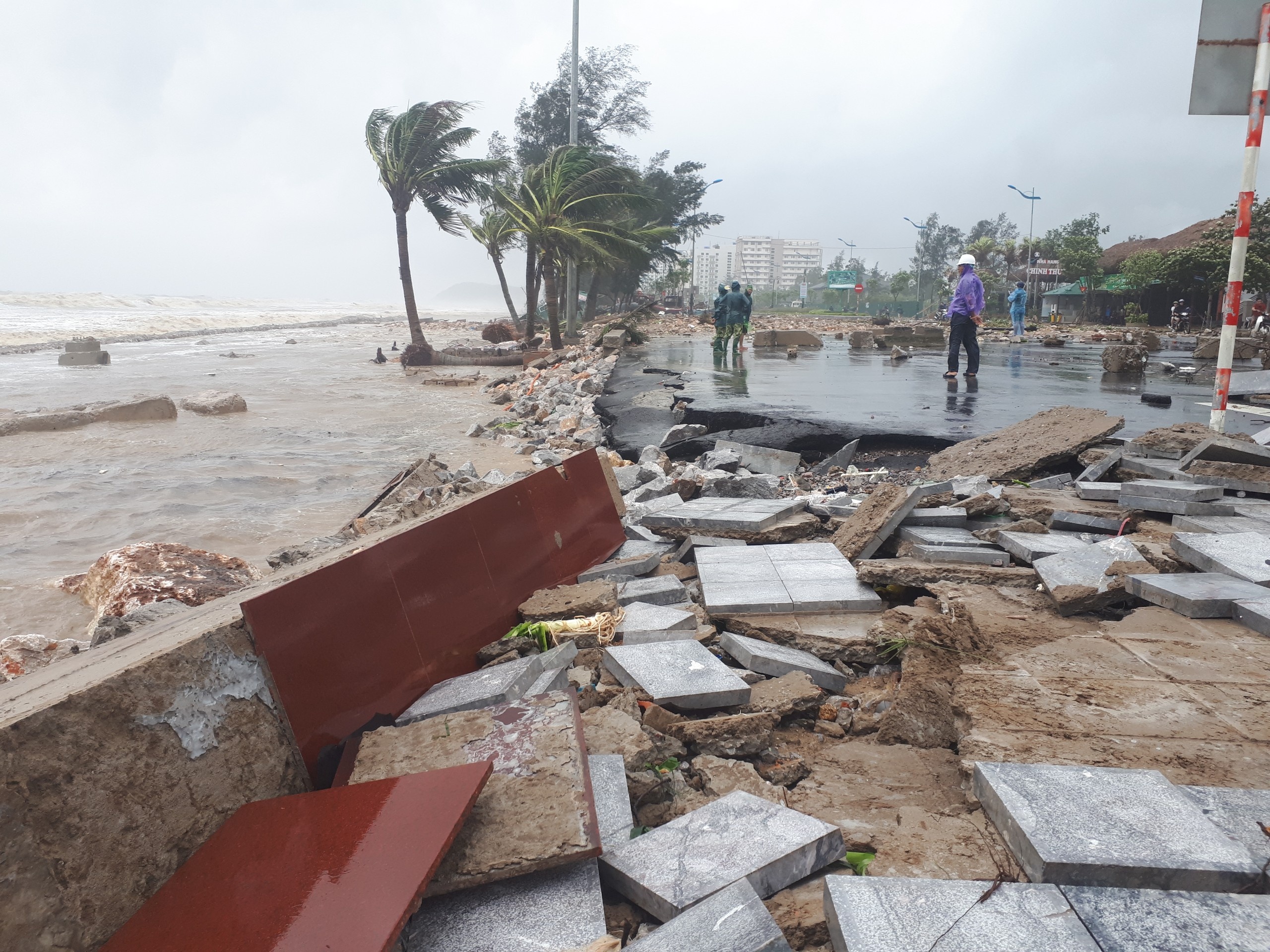 Thiet hai sau bao so 10 anh 17