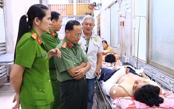 Hai nguoi dan bi thuong khi dung cam bat cuop giat hinh anh