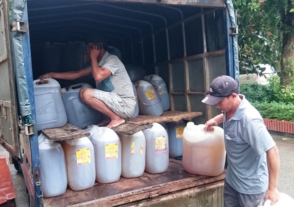 5.000 lit dau an rom duoc dong can, dan nhan hang hieu hinh anh