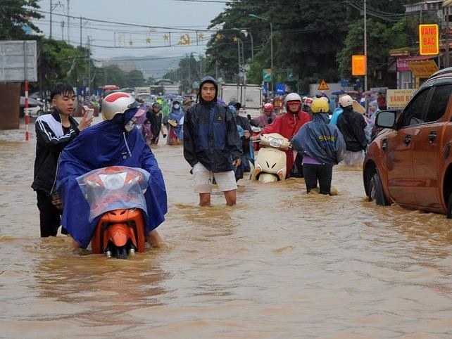 'Dot mua lu bat thuong, vo tien khoang hau' hinh anh