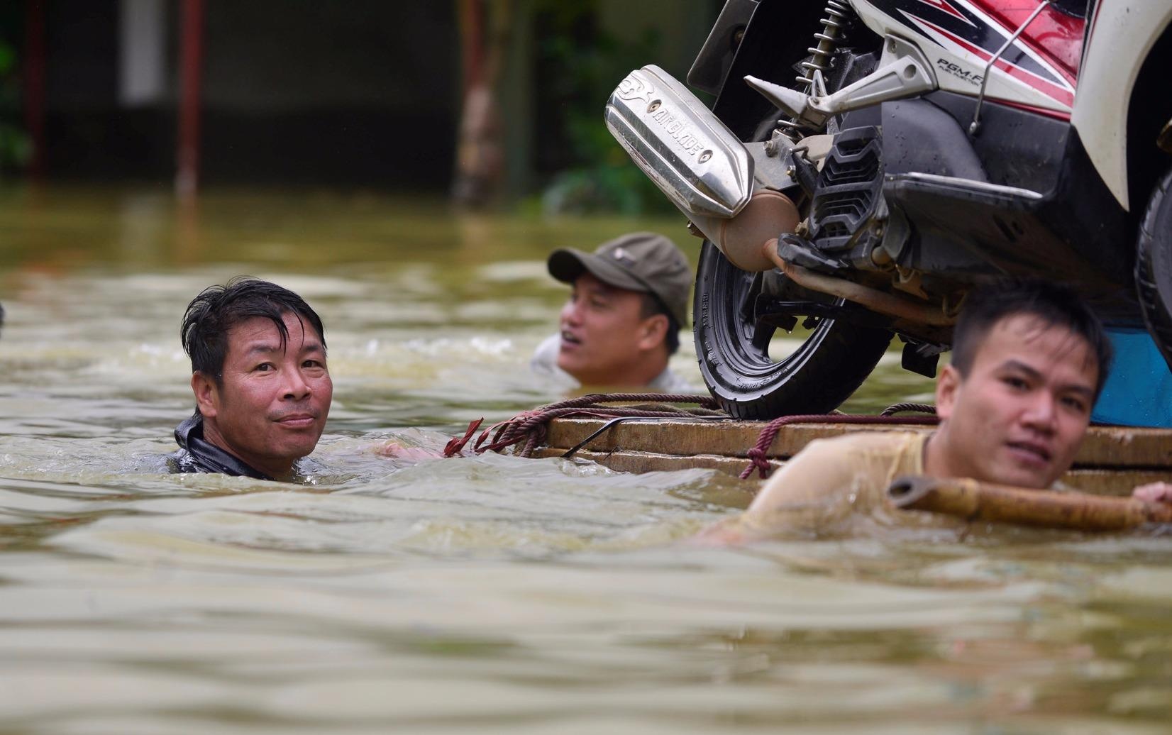 Bo truong Nong nghiep chi dao viec ung pho voi con bao so 11 hinh anh