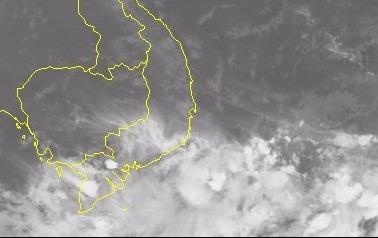 Vung ap thap tren Bien Dong gay mua rao khu vuc Nam bo hinh anh