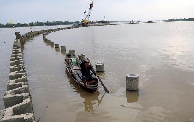 Bo Tai nguyen de nghi dung lap song Tien xay cong vien trai cay hinh anh