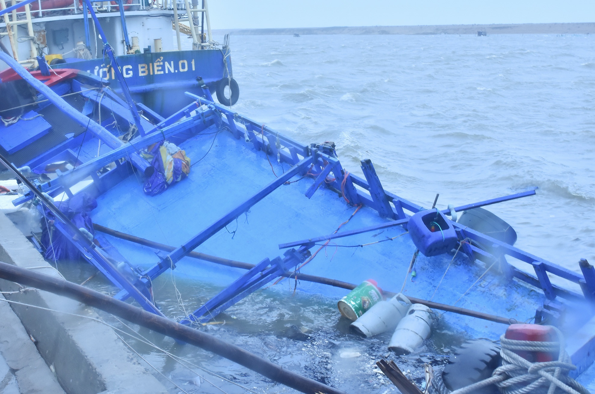 Thiệt hại cơn bão số 12 ảnh 2 Thiet hai con bao so 12 anh 2