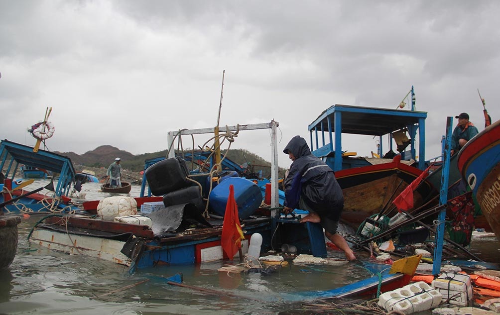 Thiet hai sau bao so 12 anh 1