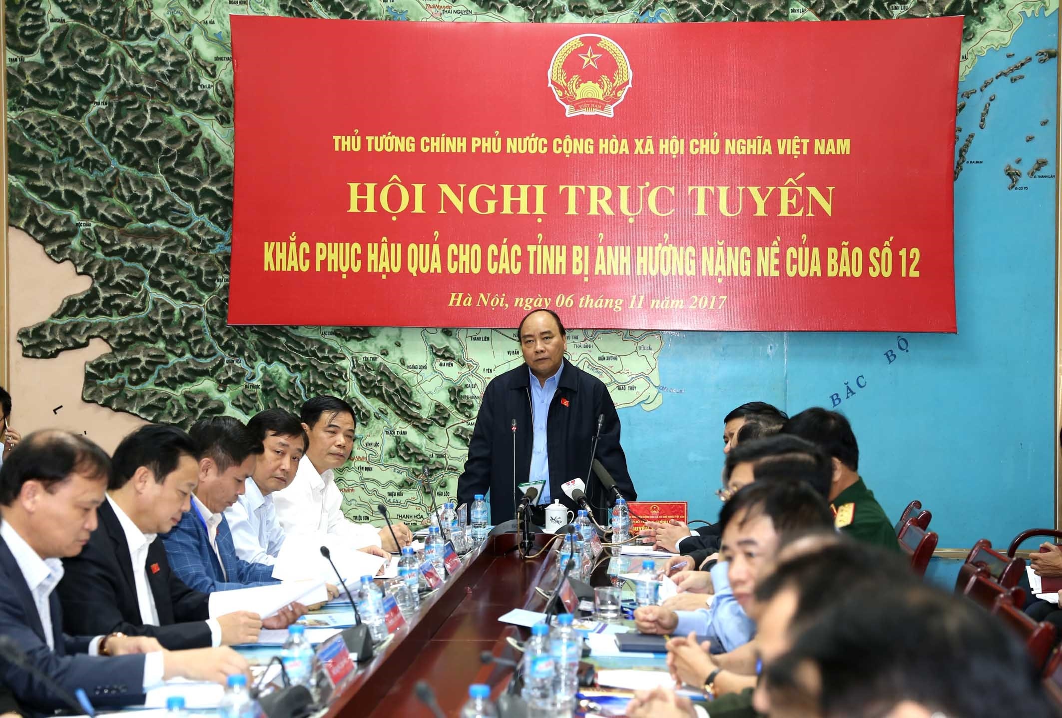 Ứng phó với ngập lụt sau bão số 12 ảnh 1 Ung pho voi ngap lut sau bao so 12 anh 1