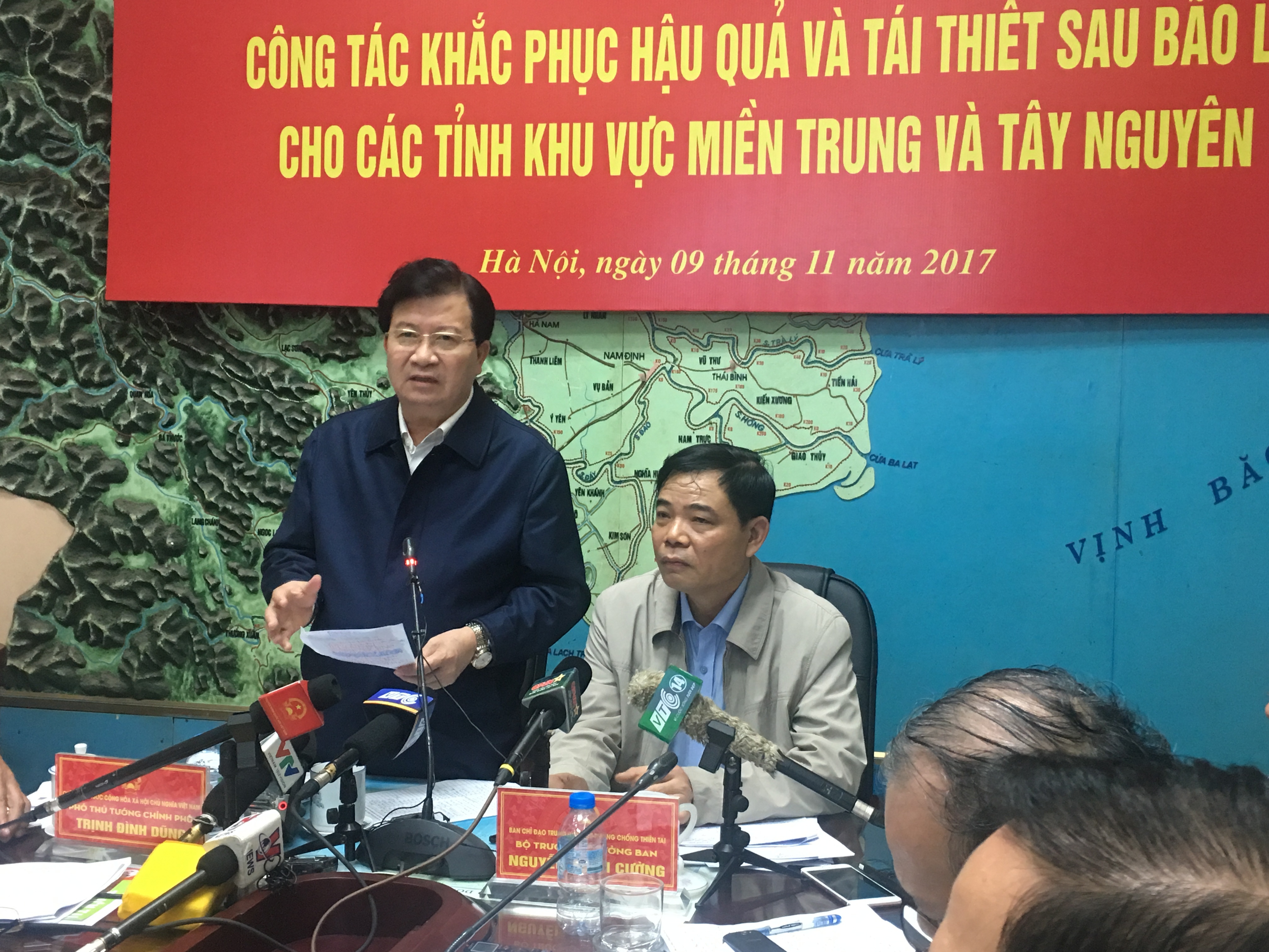 Khac phuc hau qua bao so 12 anh 1