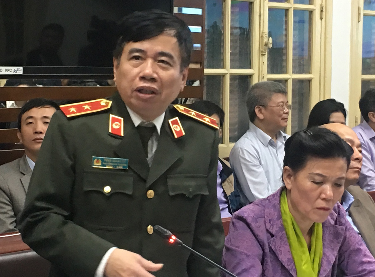 'Nguoi dan truoc tien phai cuu lay nhau khi bao lu' hinh anh