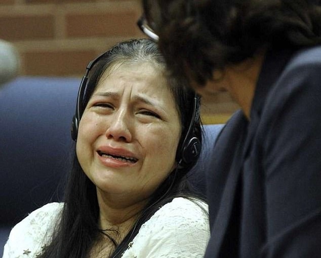 Người giúp việc hành hạ trẻ sơ sinh ảnh 2 Nguoi giup viec hanh ha tre so sinh anh 2