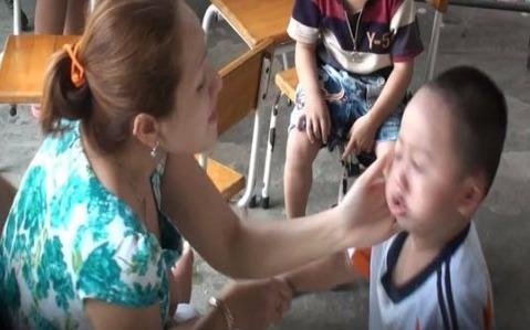 Bao hanh tre em: Hau qua tu con nong gian, duc vong nhat thoi hinh anh