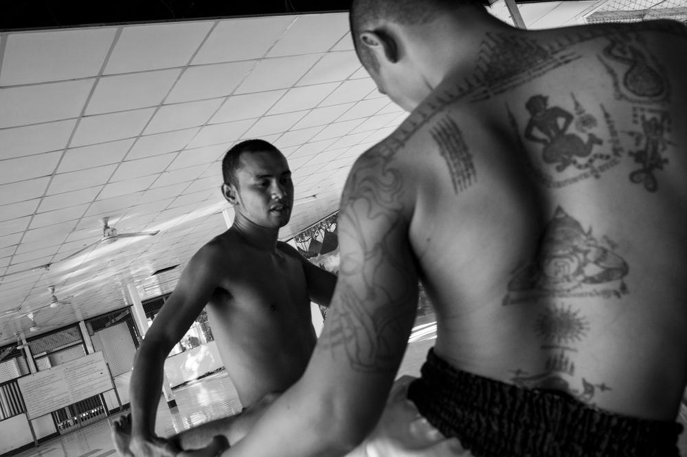 Pham nhan dau vo trong nha tu anh 4