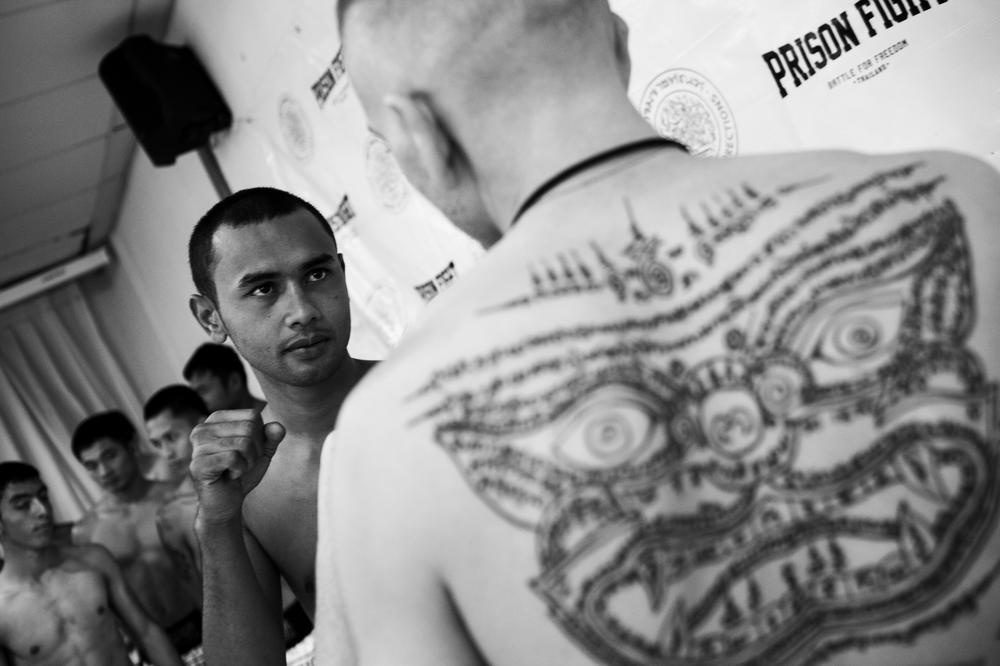 Pham nhan dau vo trong nha tu anh 6