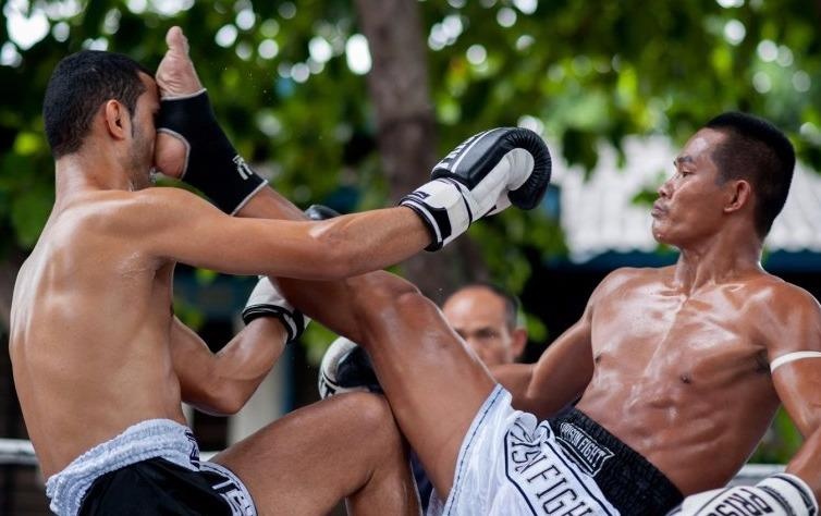 Cuoc dau vo gay can cua pham nhan Thai Lan de doi lay tu do hinh anh