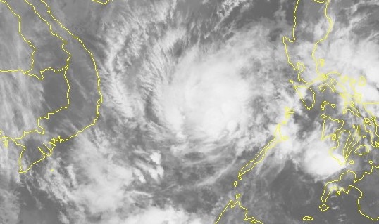 Bao so 1 tien vao Bien Dong hinh anh