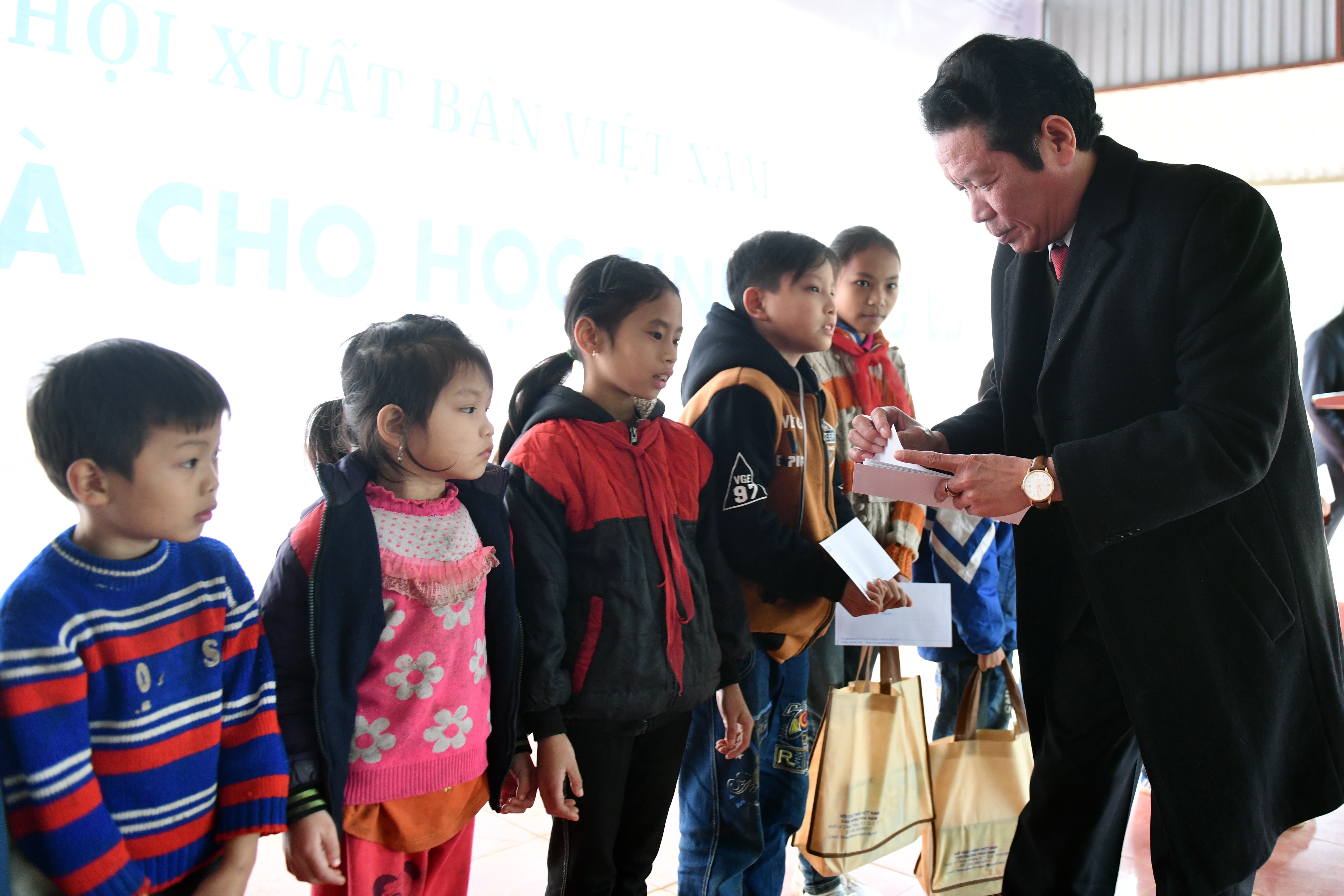 Doan thien nguyen Yen Bai anh 2