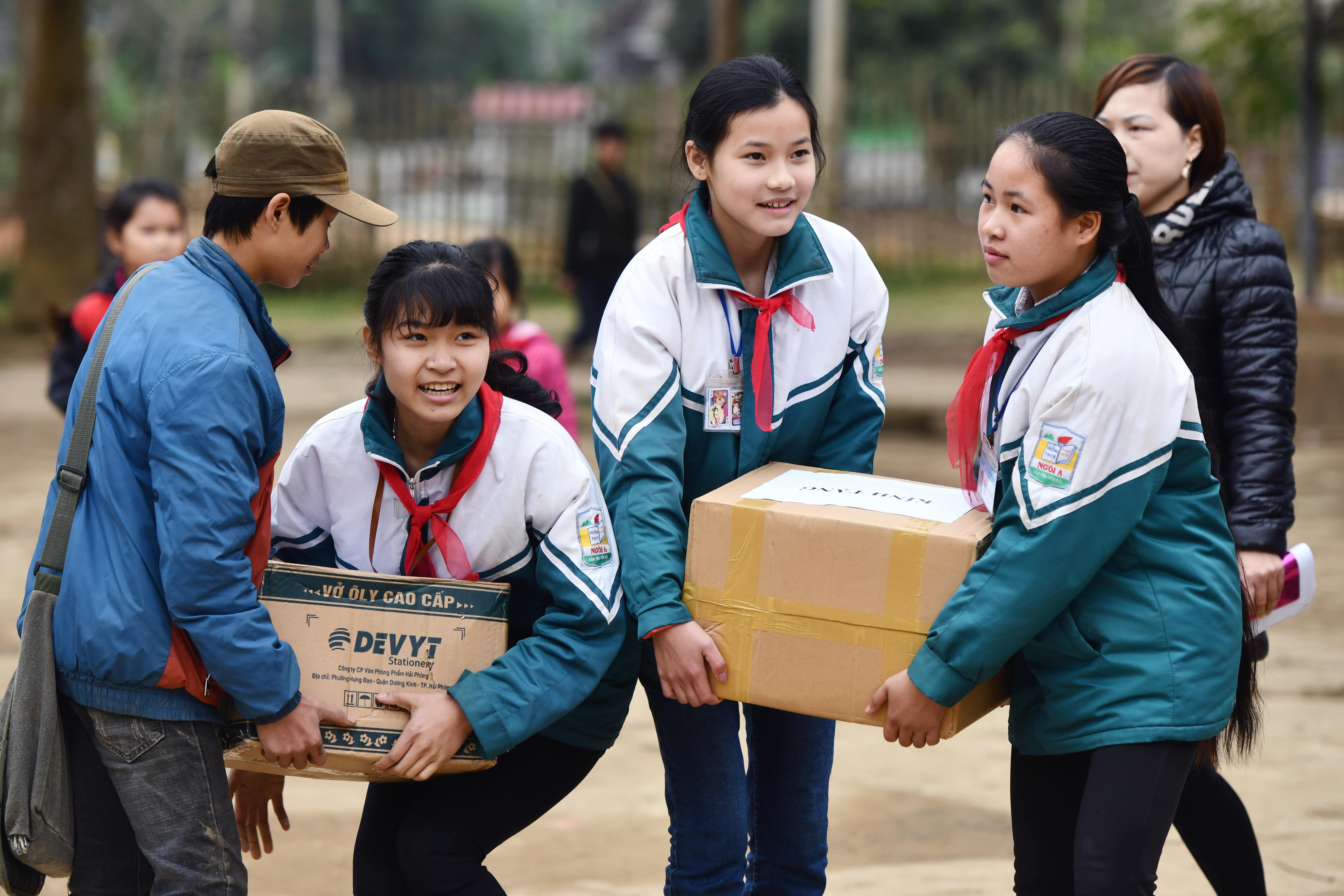 Chia se kho khan voi nguoi dan vung lu Yen Bai hinh anh