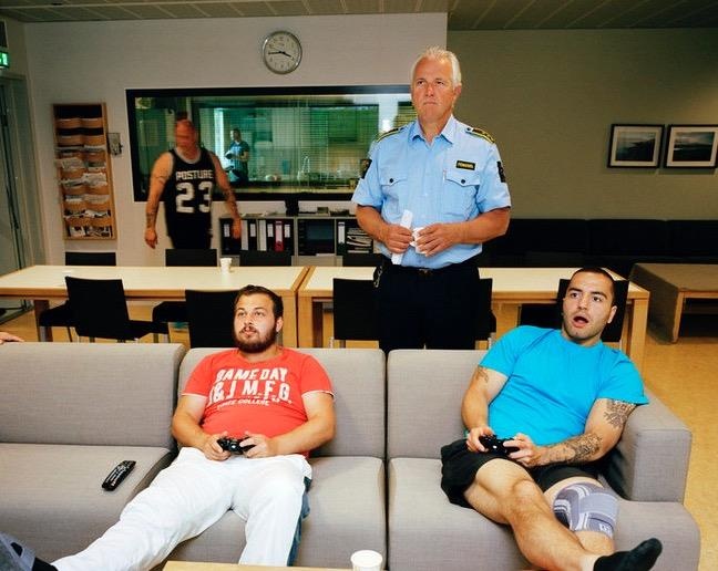 Nha tu thien duong o Na Uy: Quan nguc choi dien tu cung pham nhan hinh anh