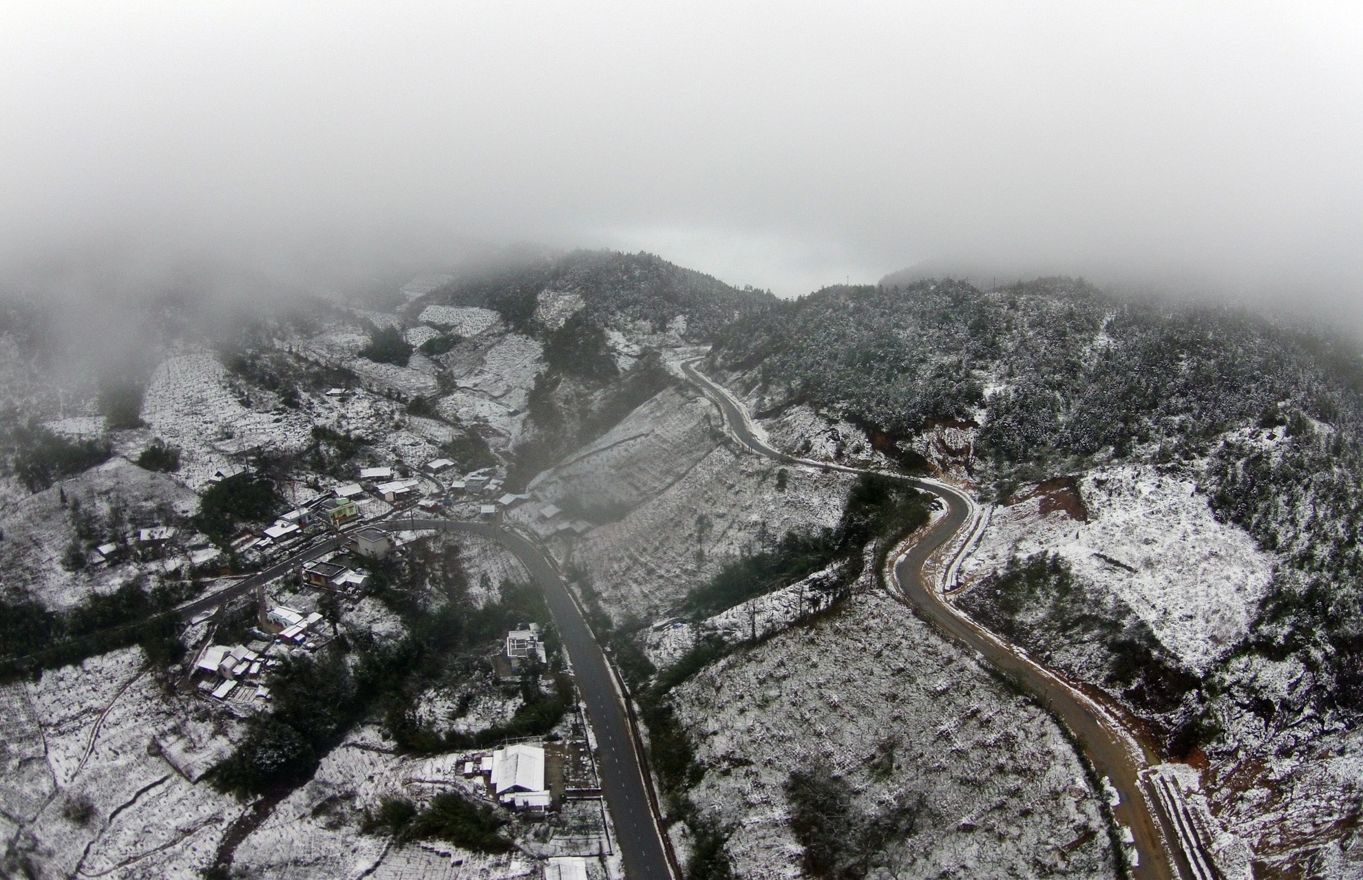 Tuyet roi o Sa Pa, phu trang O Quy Ho hinh anh