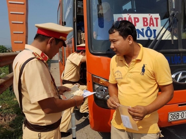 Gap rac roi ve giao thong dip Tet goi duong day nong nao? hinh anh