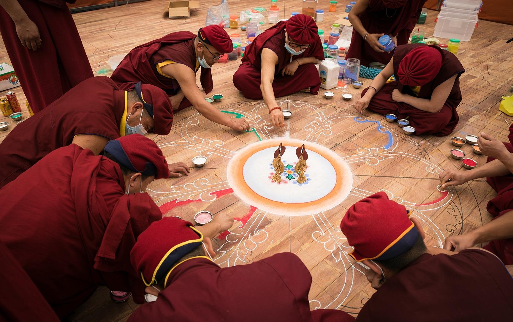 9 ngay che tac buc tranh Phat bang ngoc lon nhat Viet Nam hinh anh