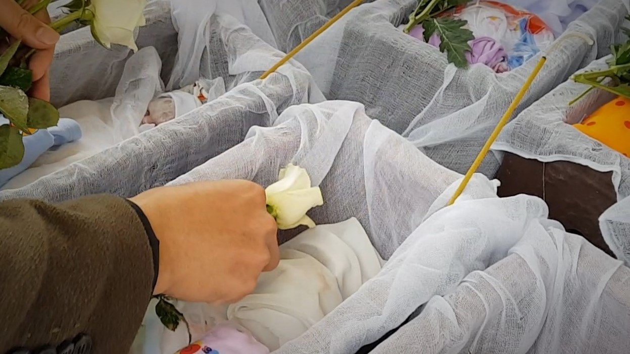 'Biet doi' tien dua hang nghin hai nhi xau so ve noi an lanh hinh anh