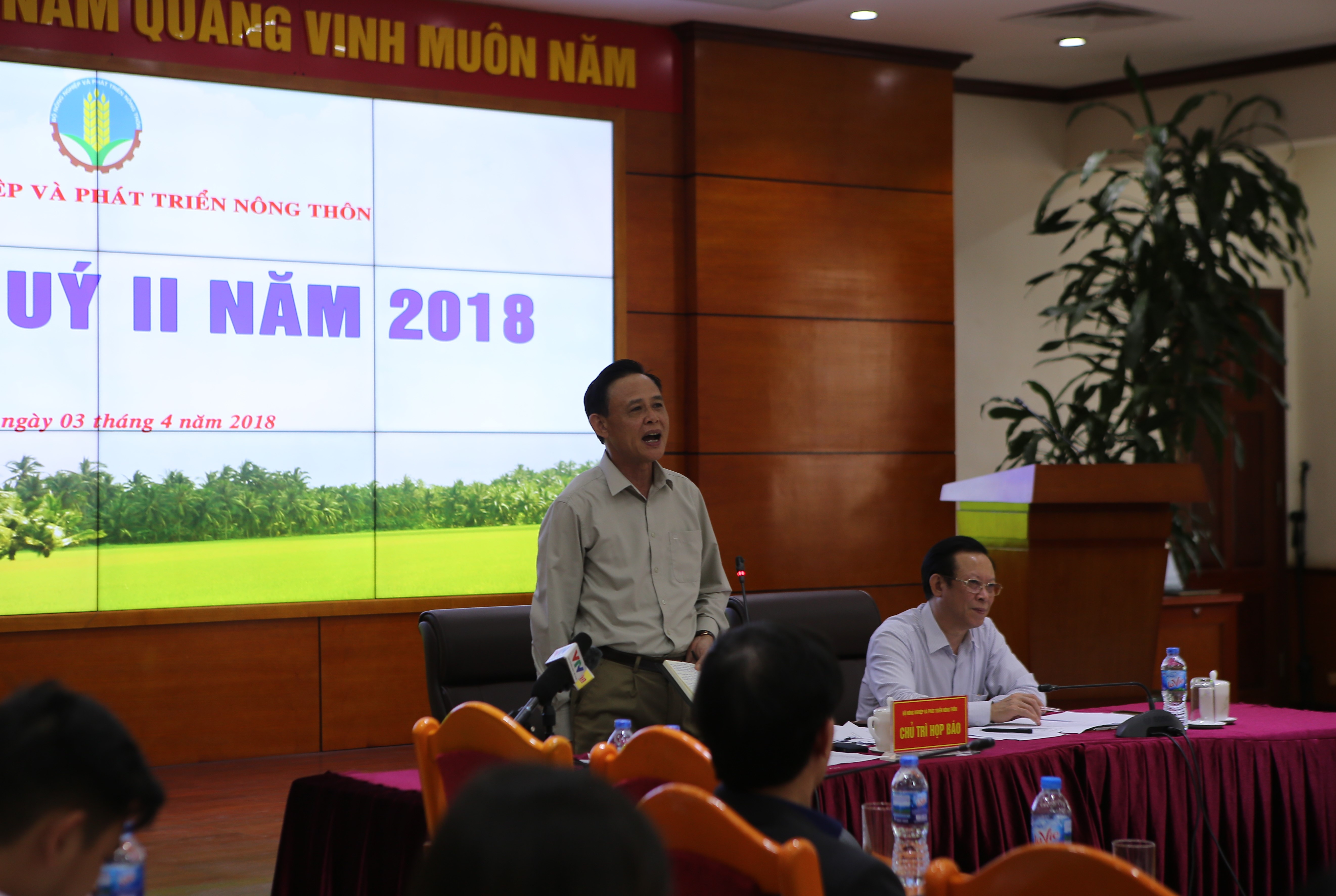 Van chuyen cay khung tren quoc lo 1A anh 1