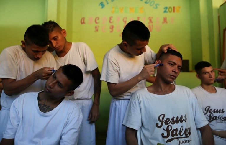 Duong hoan luong cua cac thanh vien bang dang khet tieng o El Salvador hinh anh