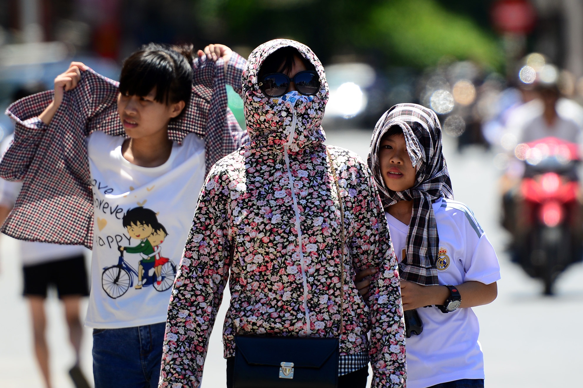 Nang nong dien rong o ca 3 mien, co noi tren 38 do C hinh anh