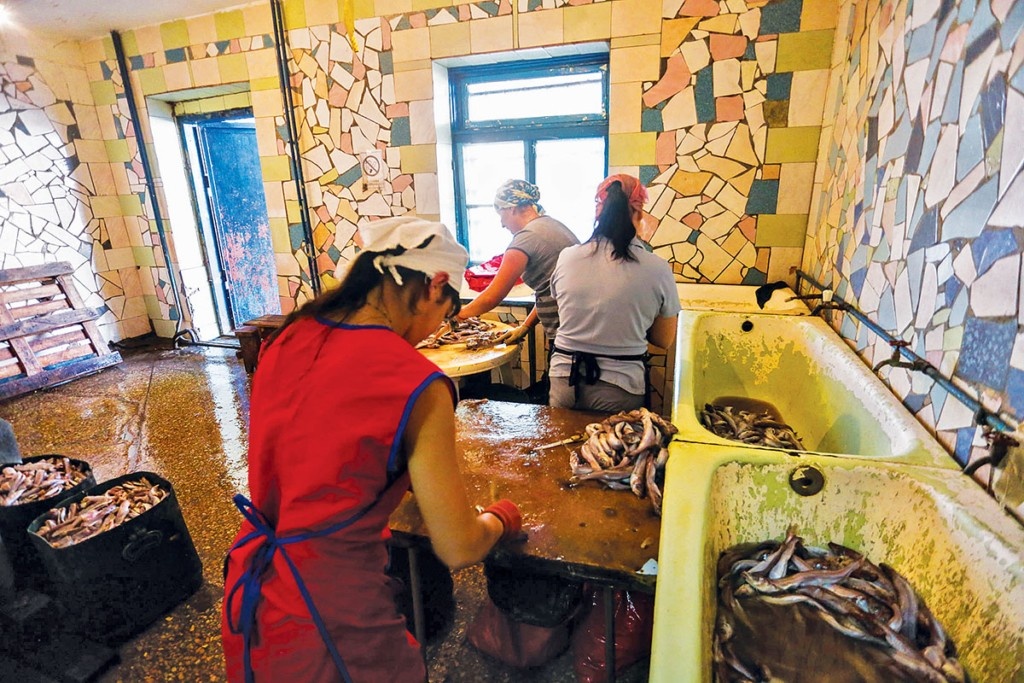 Nhà tù tồi tàn ảnh 3 Nha tu toi tan anh 3