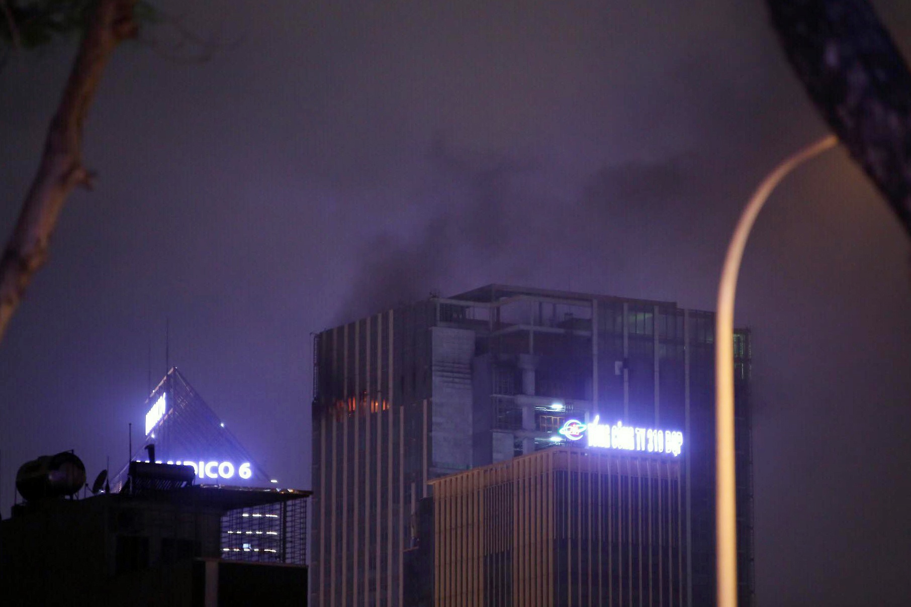 Chay o toa nha MB Grand Tower cao 25 tang hinh anh