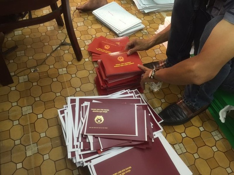 buôn bán bằng giả  ảnh 2 buon ban bang gia anh 2
