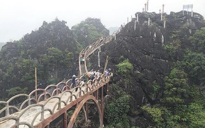 Hang loat so, nganh lien doi cong trinh 'khung' khong phep o Trang An hinh anh