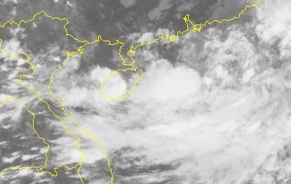 Bien Dong don ap thap nhiet doi, Tay Nguyen va Nam Bo mua lon hinh anh