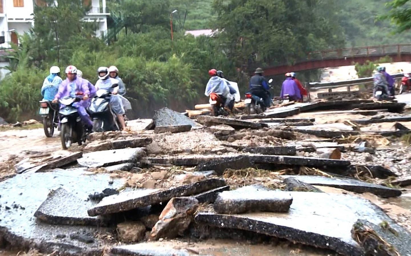 Lu quet o mien nui phia Bac: 14 nguoi chet, thiet hai tren 110 ty dong hinh anh