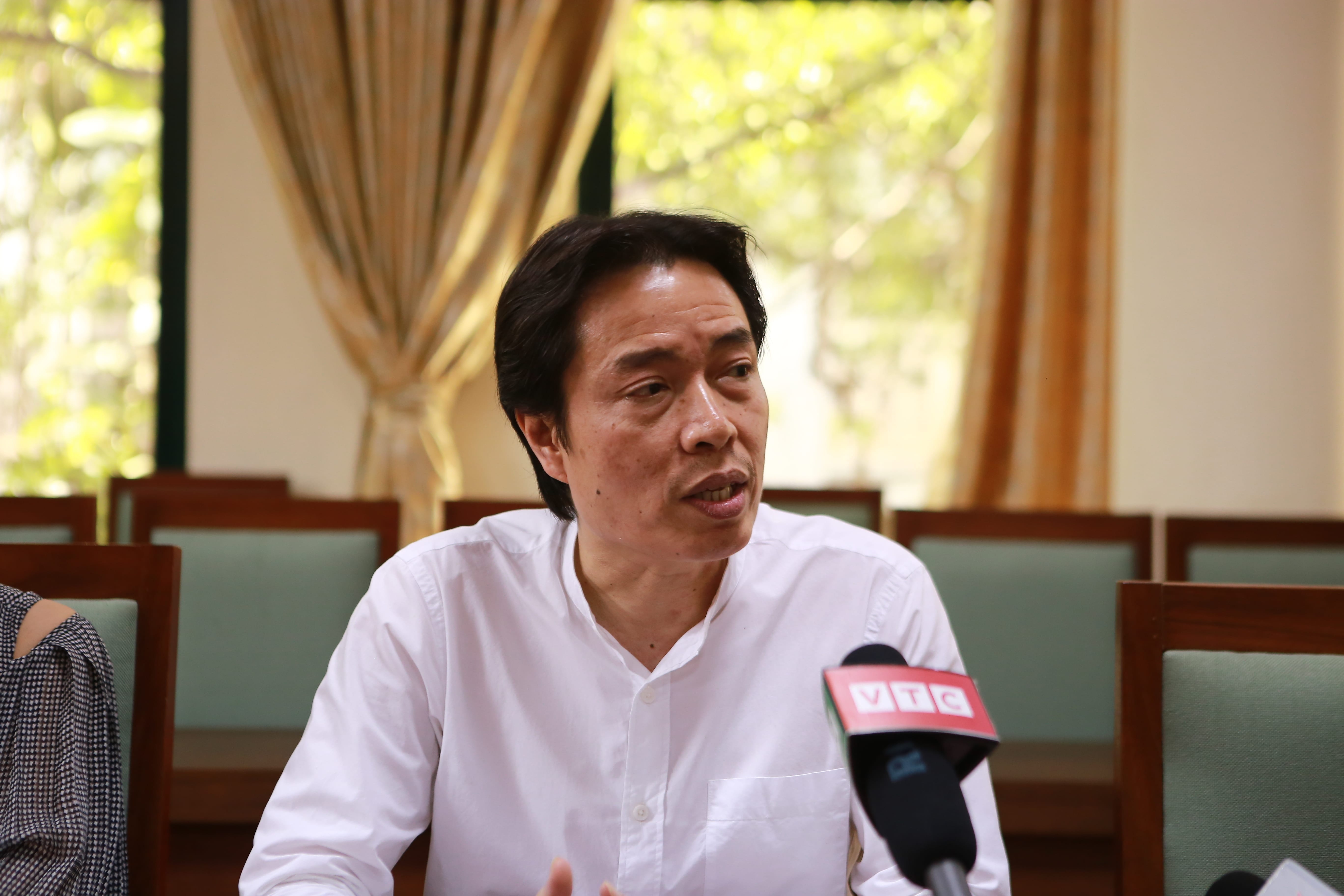 Hotgirl Bella va con trai anh 1