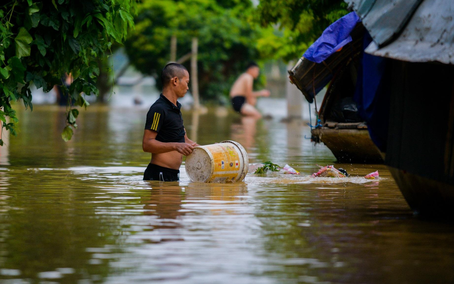 Bac Bo tiep tuc doi mat nguy co ngap lut, sat lo dat hinh anh