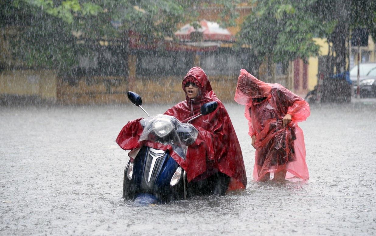 Bac Bo tiep tuc mua lon keo dai toi dau thang 8 hinh anh