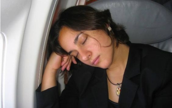 Thoi diem vang de ngu tren may bay hinh anh