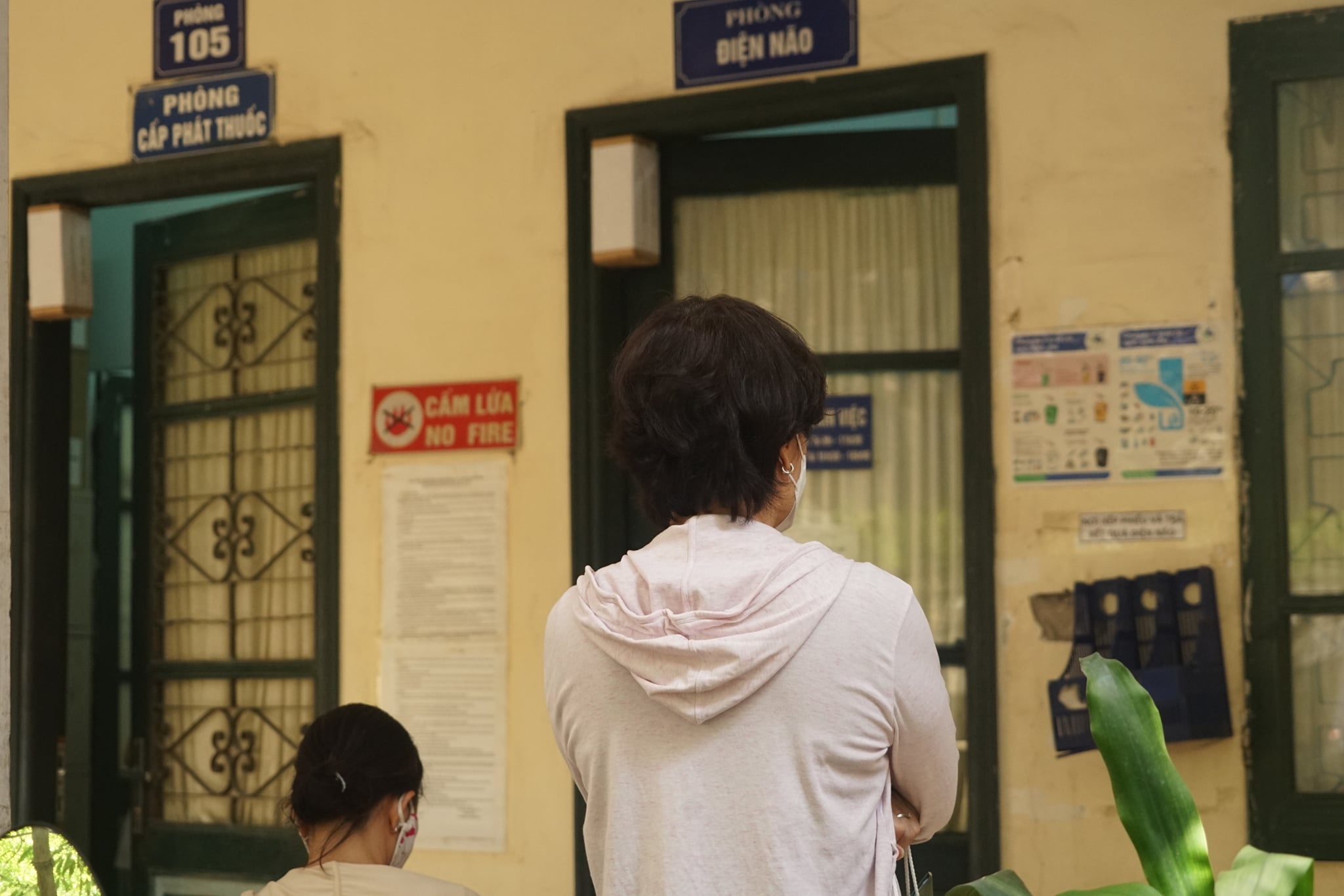 Nguyen nhan khien nu sinh lop 12 phai dieu tri tam than hinh anh