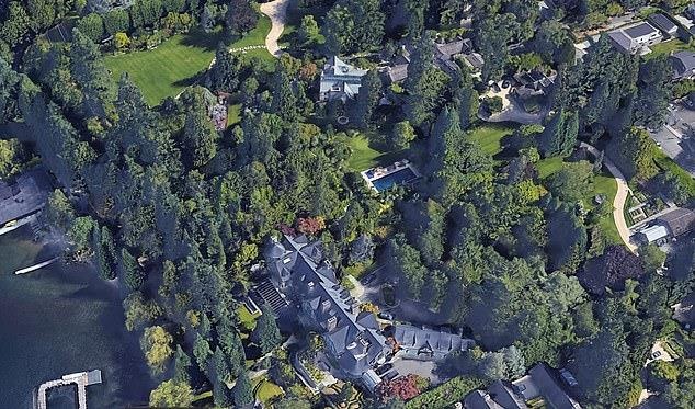 vo cu CEO Amazon nhan them duoc 1 ty USD anh 2