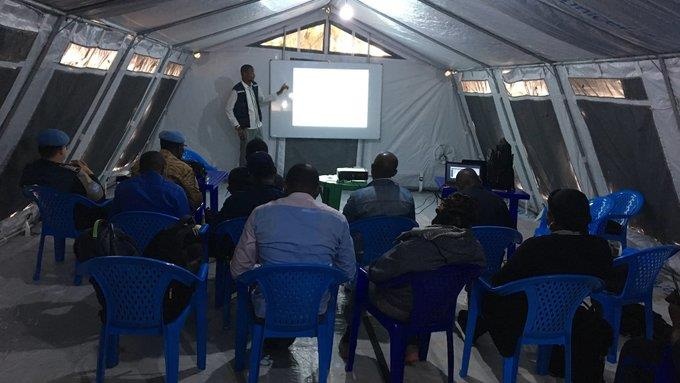 Avengers duoi con mat cua ty phu Bill Gates anh 1